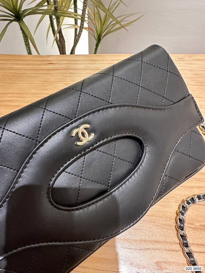 超奇跡の入荷☆ シャネルCHANEL 激安通販 折り畳みチェーンバッグ