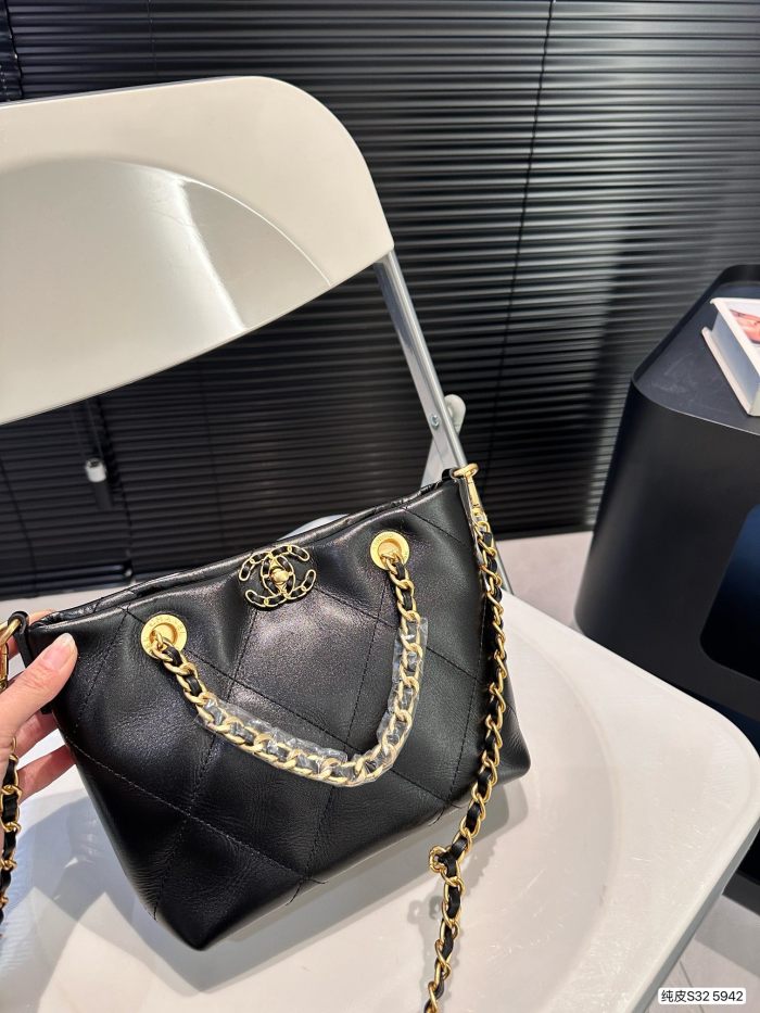 日本未入荷 シャネル n級品 チェーンバッグ