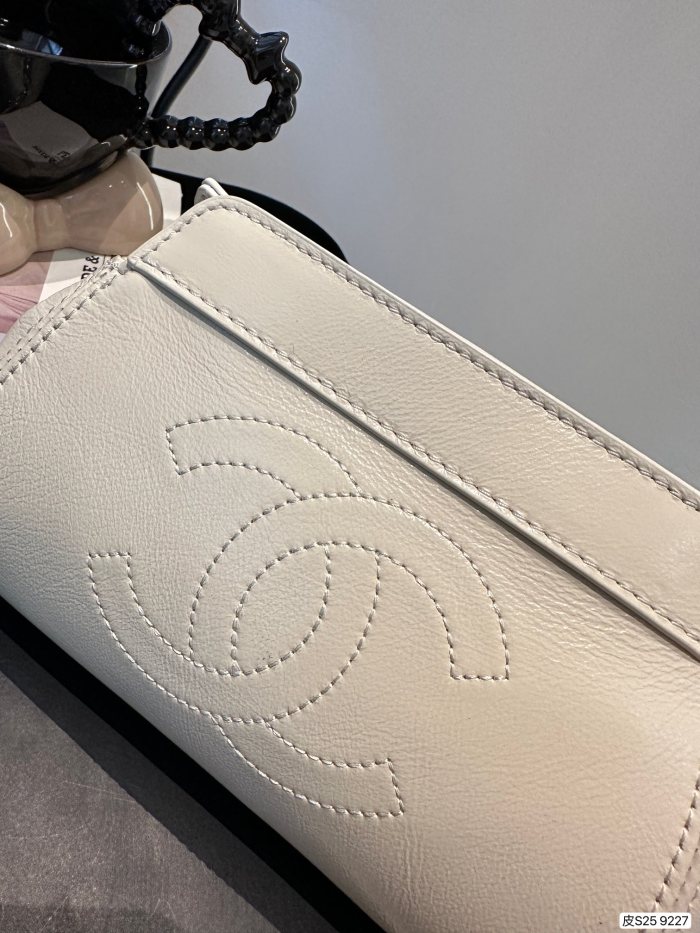 日本未入荷 シャネルCHANEL 激安偽物 チェーンバッグ