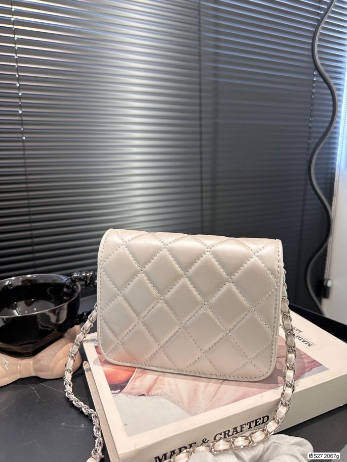 追跡付 シャネルCHANEL コピーおすすめ チェーンバッグ