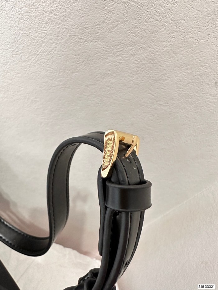 稀少 プラダ n級品 脇下バッグ