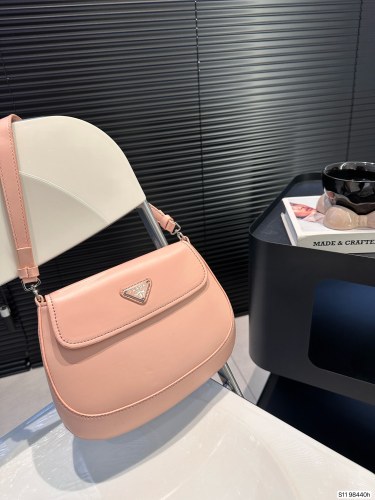 一目惚れ♪ プラダ 激安偽物 PRADA 脇バッグ