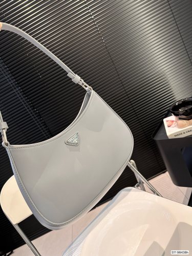 入手困難 プラダ コピーおすすめ PRADA 脇バッグ