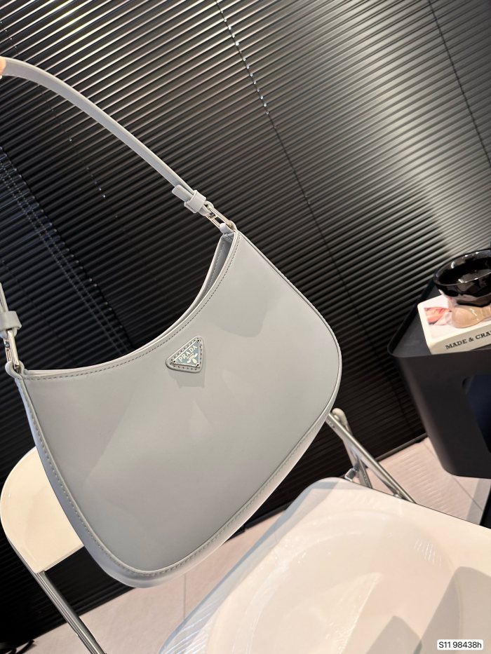 入手困難 プラダ コピーおすすめ PRADA 脇バッグ