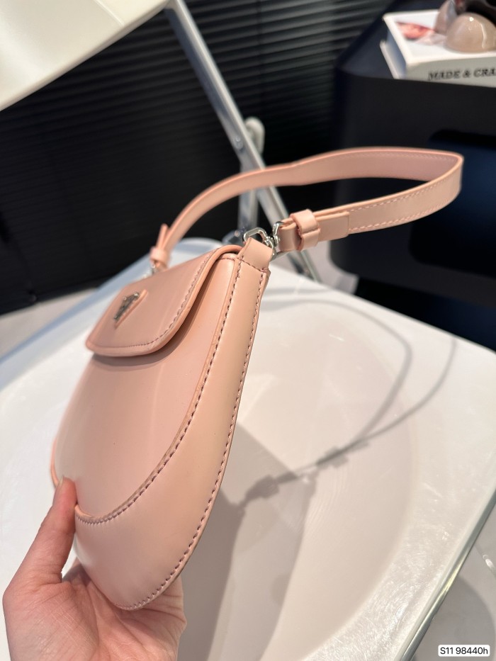 一目惚れ♪ プラダ 激安偽物 PRADA 脇バッグ