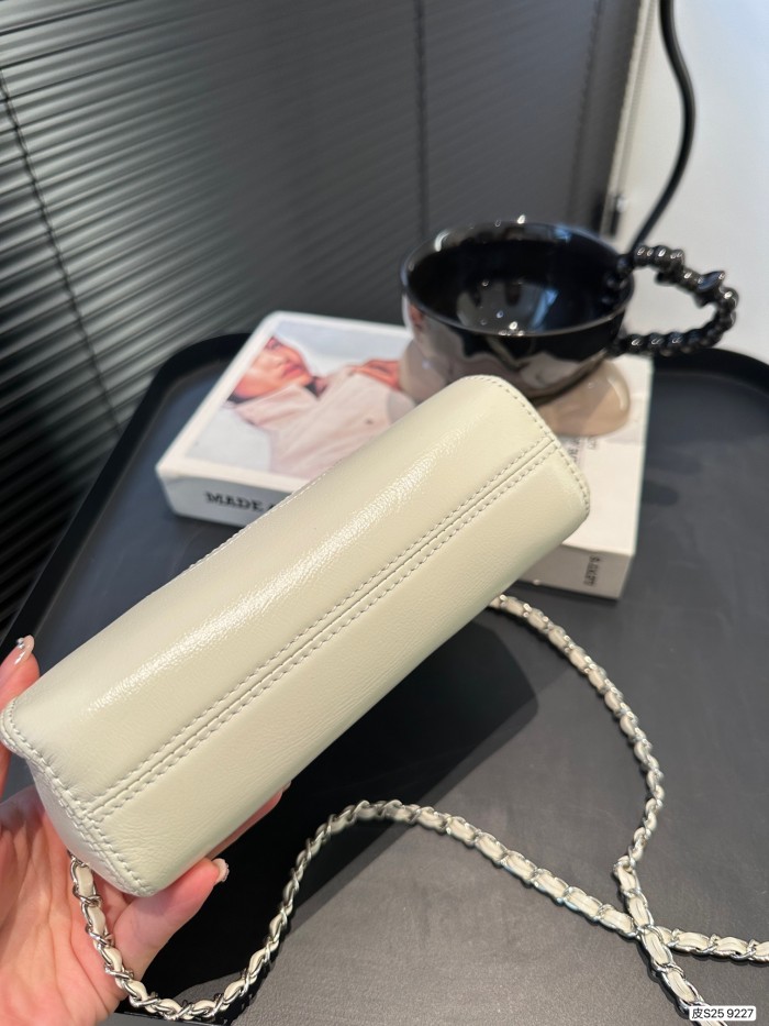 日本未入荷 シャネルCHANEL 激安偽物 チェーンバッグ