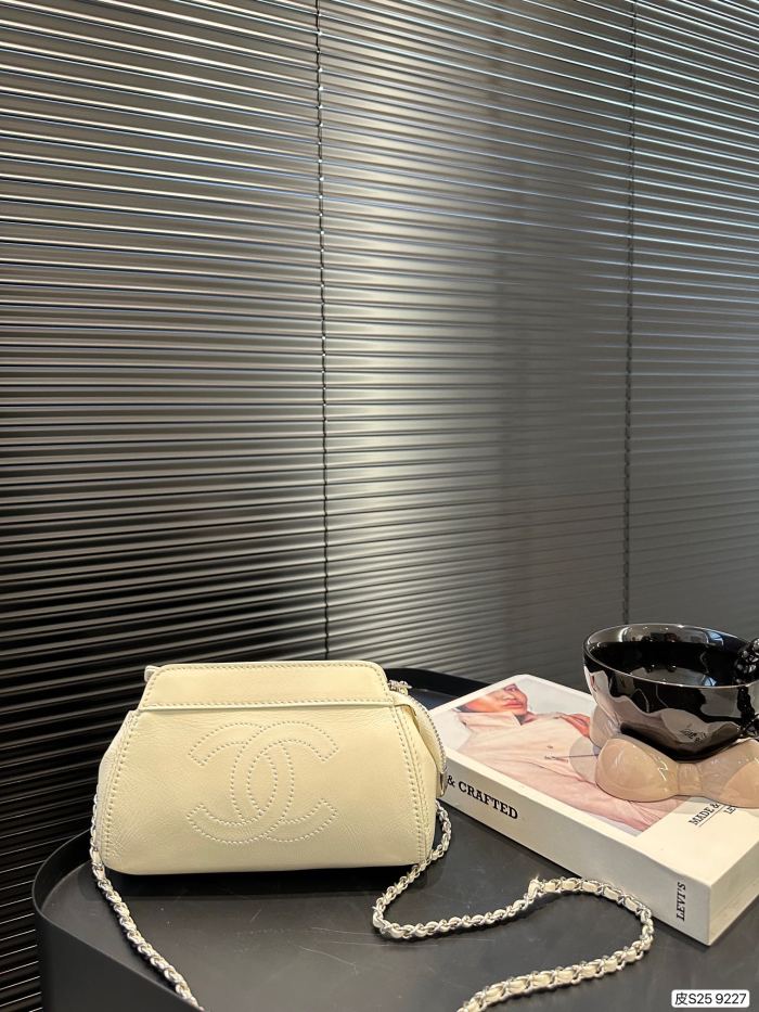 日本未入荷 シャネルCHANEL 激安偽物 チェーンバッグ