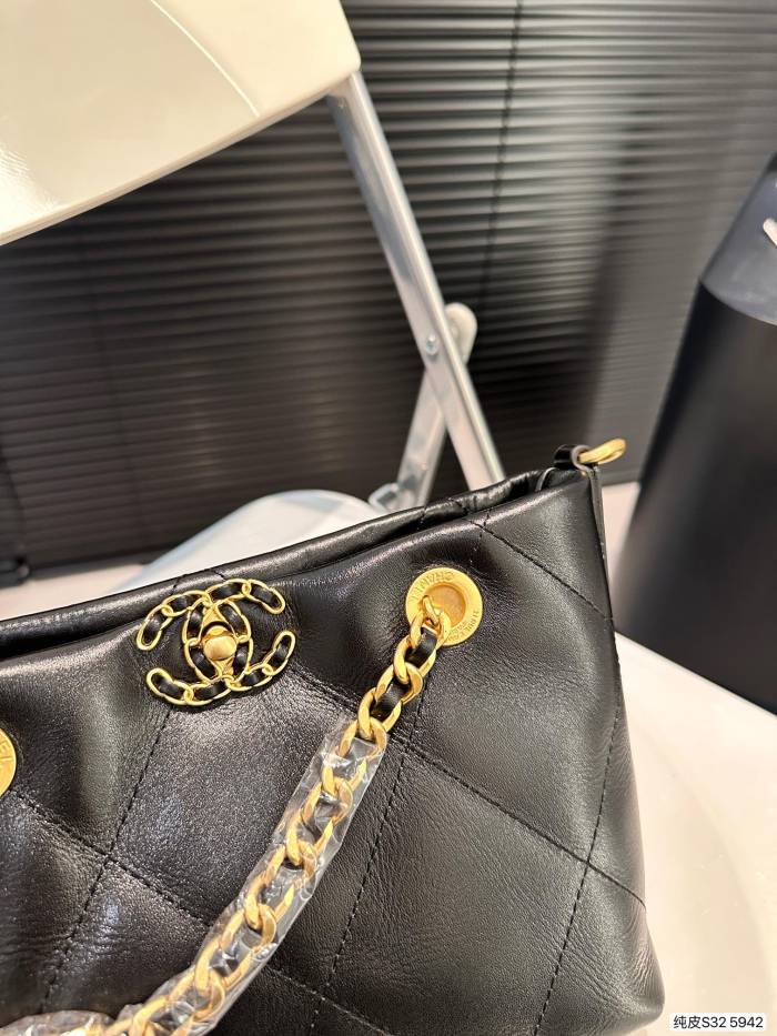日本未入荷 シャネル n級品 チェーンバッグ