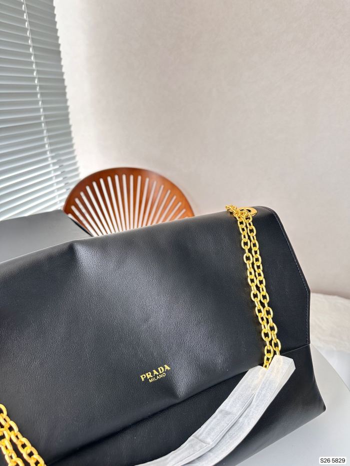 使い勝手良し プラダ n級品 PRADAチェーンハンドバッグ