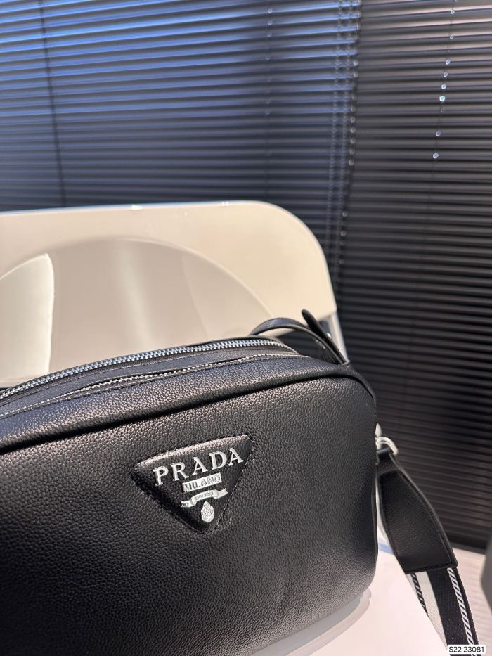 稀少 プラダ 激安偽物 PRADA ツーインワンカメラバッグ