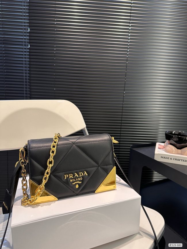 大人気プラダ 激安偽物 PRADA 菱格チェーンバッグ