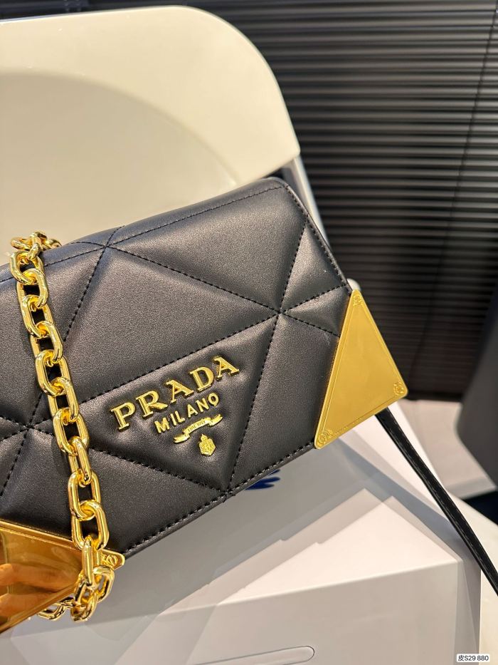 大人気プラダ 激安偽物 PRADA 菱格チェーンバッグ
