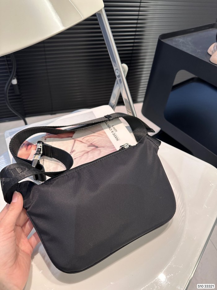 入手困難 プラダ 偽物通販 PRADA ナイロンウエストバッグ胸バッグ