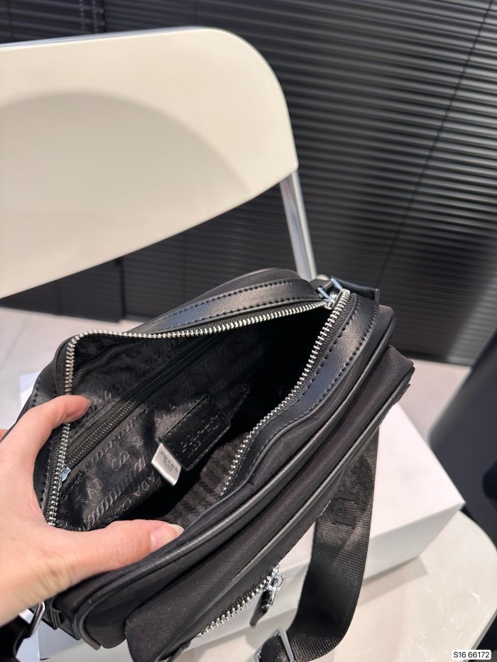 追跡付 プラダ スーパーコピー PRADA ナイロンカメラバッグ