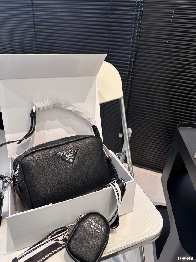 稀少 プラダ 激安偽物 PRADA ツーインワンカメラバッグ