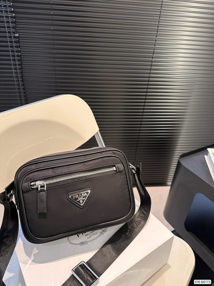 追跡付 プラダ スーパーコピー PRADA ナイロンカメラバッグ