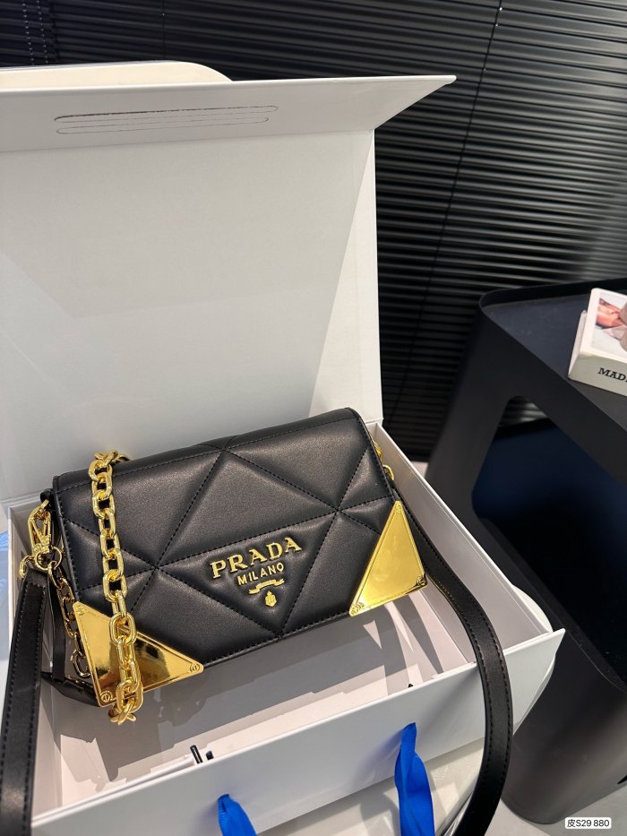 大人気プラダ 激安偽物 PRADA 菱格チェーンバッグ