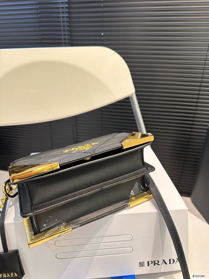 大人気プラダ 激安偽物 PRADA 菱格チェーンバッグ