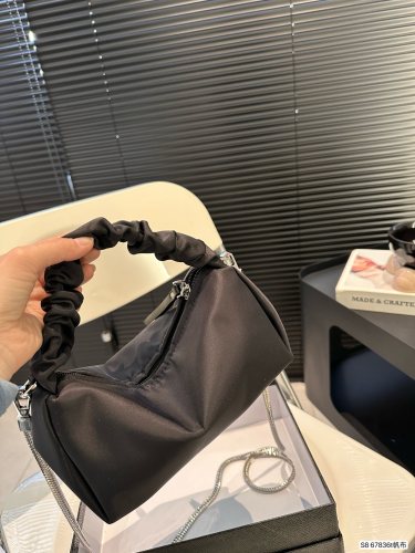 日本未入荷 プラダ 偽物通販 PRADA ショルダーバック