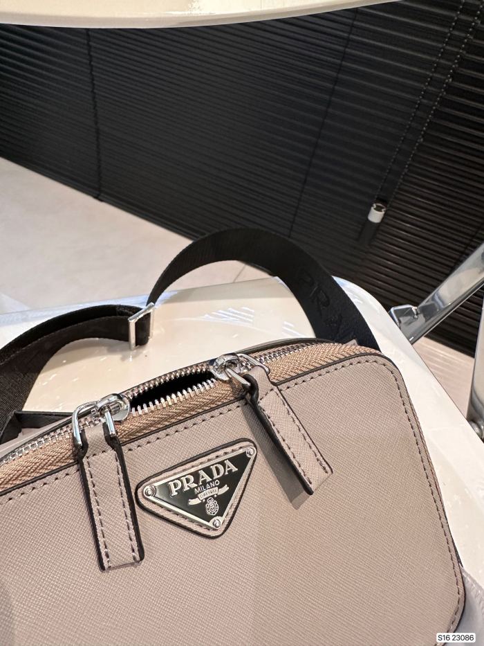 【限定】プラダ コピーおすすめ PRADA カメラバッグ