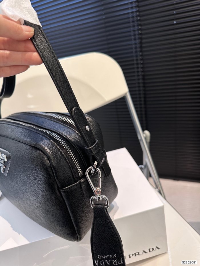 稀少 プラダ 激安偽物 PRADA ツーインワンカメラバッグ