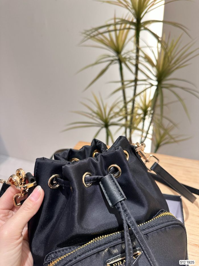 使い勝手良し プラダ 激安偽物 PRADA の綱引きバケツバッグ
