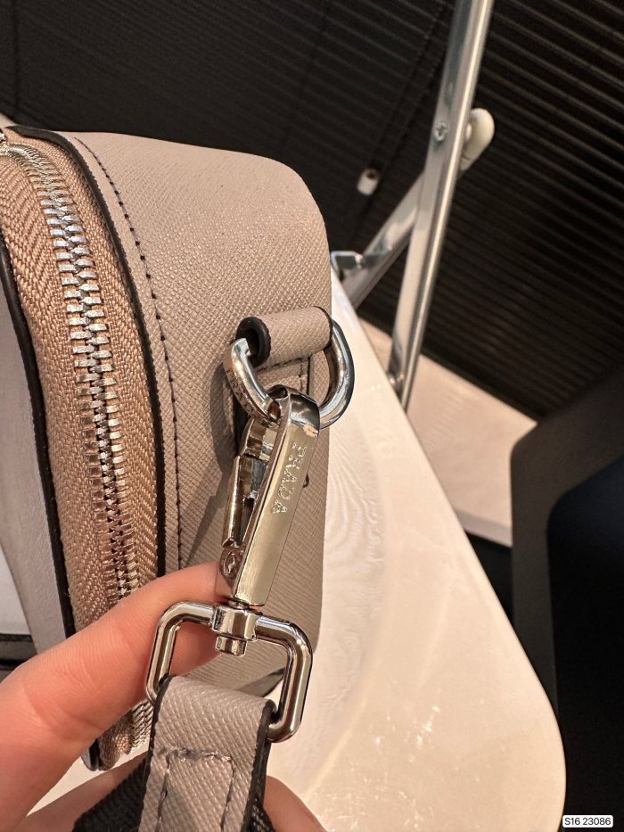 【限定】プラダ コピーおすすめ PRADA カメラバッグ