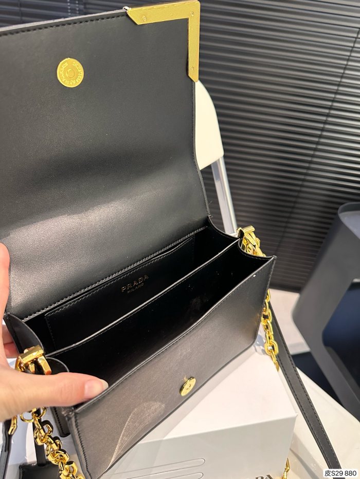 大人気プラダ 激安偽物 PRADA 菱格チェーンバッグ