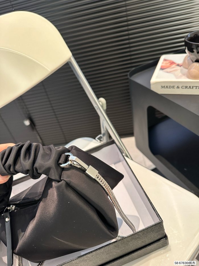 日本未入荷 プラダ 偽物通販 PRADA ショルダーバック