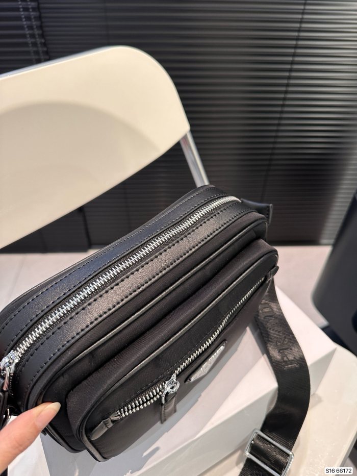 追跡付 プラダ スーパーコピー PRADA ナイロンカメラバッグ