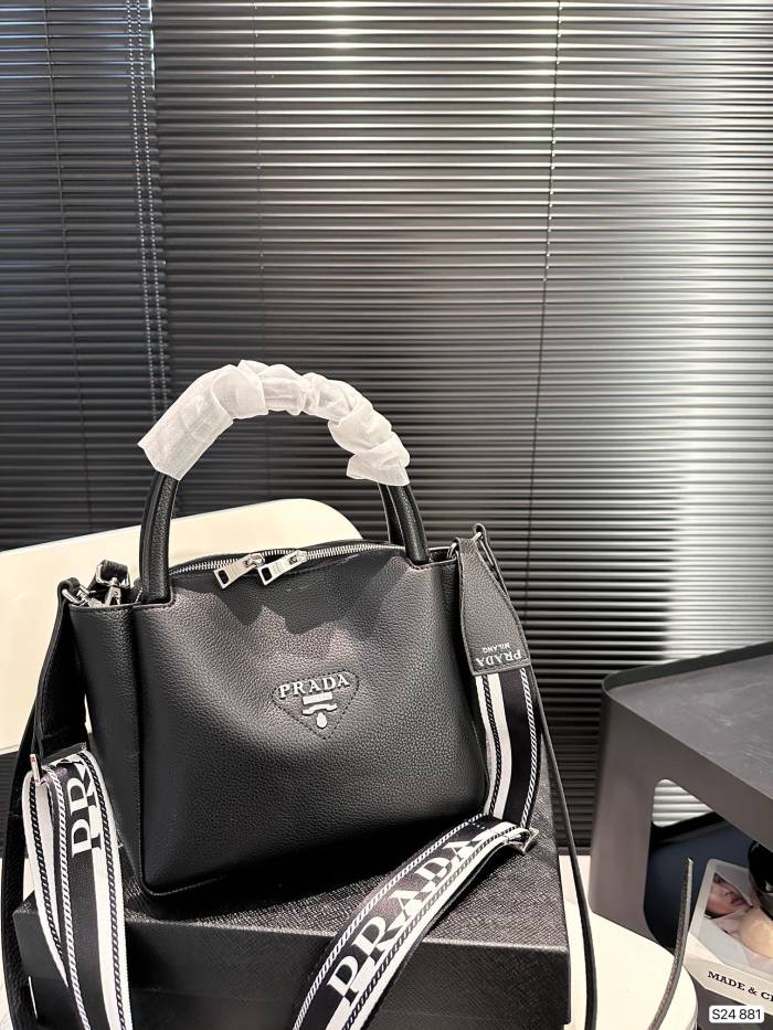稀少 プラダ コピーおすすめ PRADA ハンドバッグ