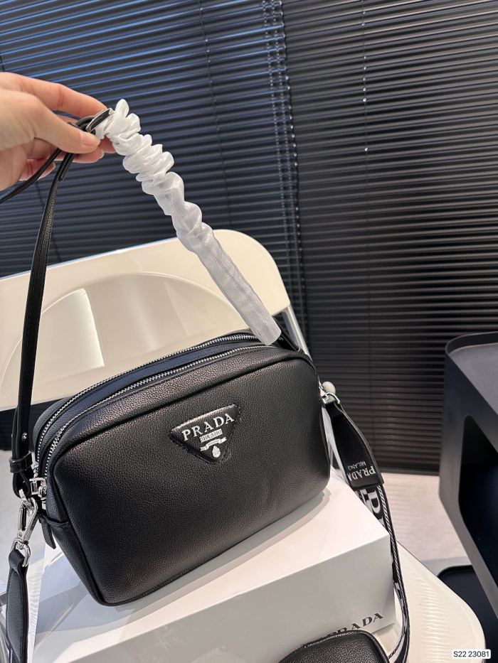稀少 プラダ 激安偽物 PRADA ツーインワンカメラバッグ
