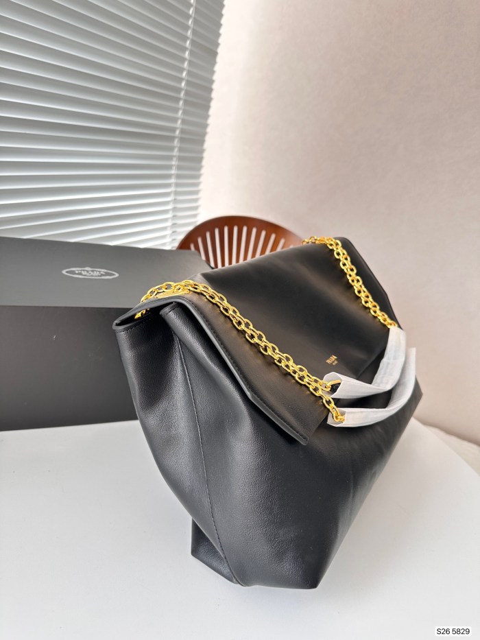 使い勝手良し プラダ n級品 PRADAチェーンハンドバッグ