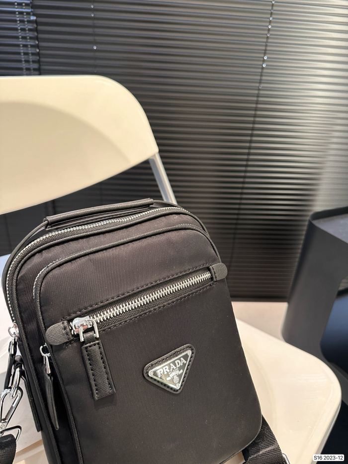 新作 プラダ n級品 PRADA ナイロンカメラバッグ