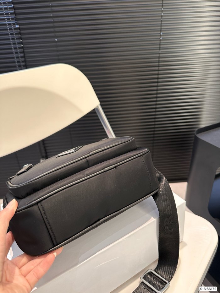 追跡付 プラダ スーパーコピー PRADA ナイロンカメラバッグ