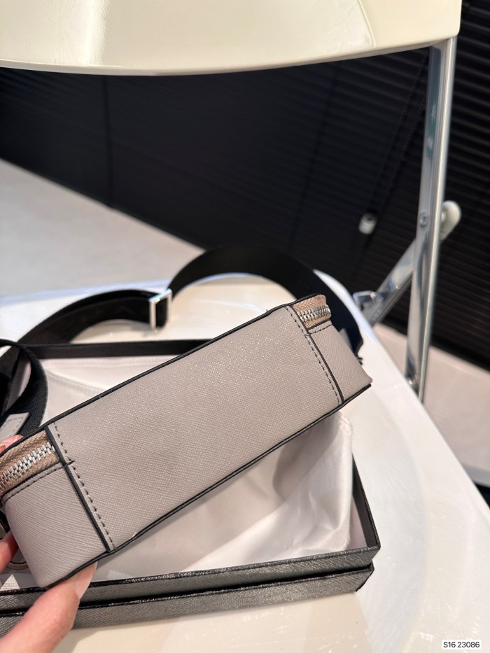 【限定】プラダ コピーおすすめ PRADA カメラバッグ