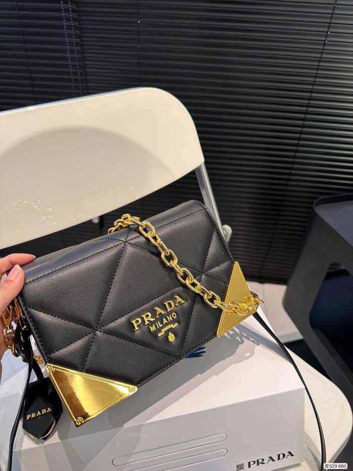 大人気プラダ 激安偽物 PRADA 菱格チェーンバッグ