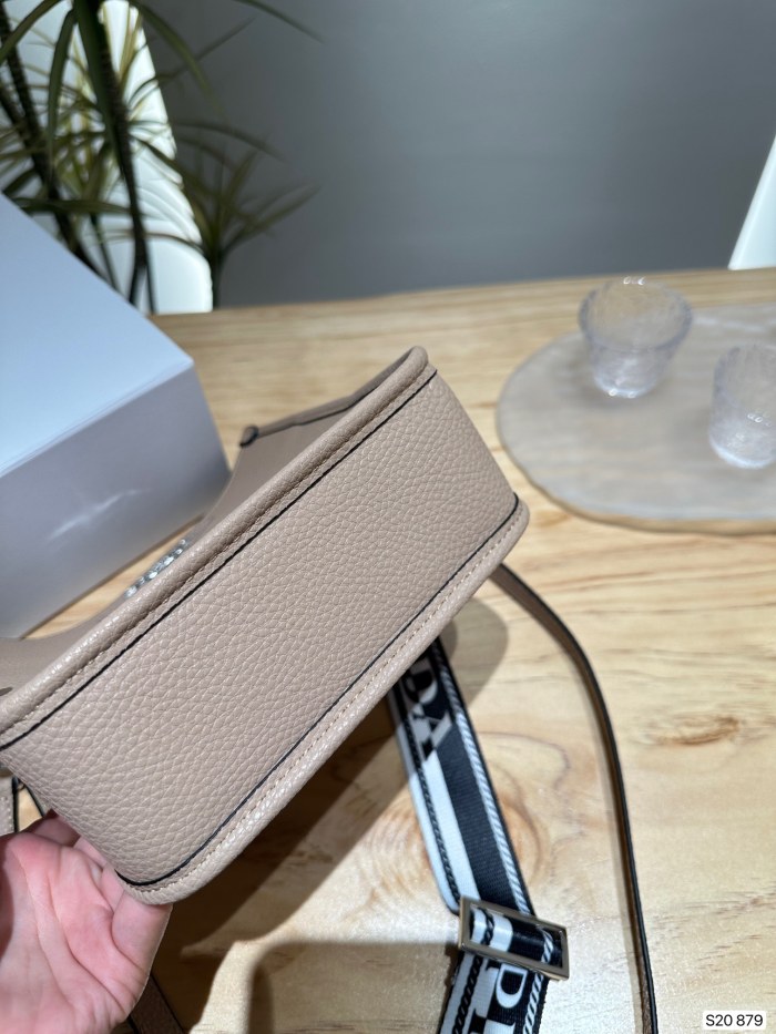 大人気 プラダ n級品 PRADA ナイロンウエストバッグ胸バッグ
