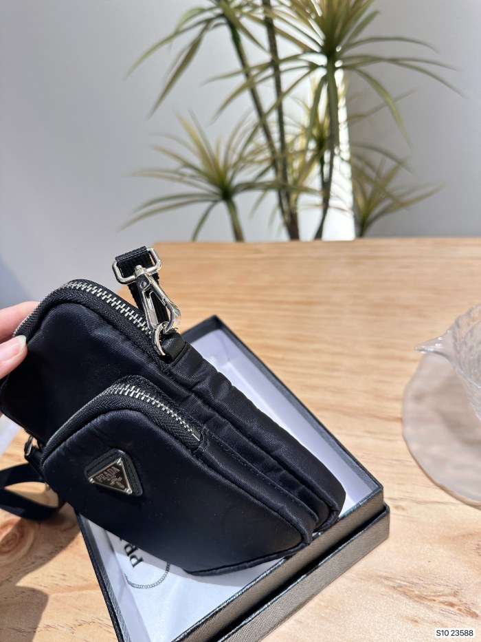累積売上総額第１位！プラダ コピーおすすめ PRADA ナイロン携帯電話バッグ