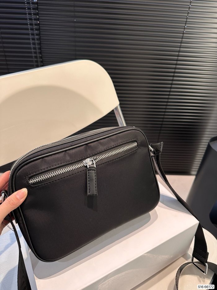 追跡付 プラダ スーパーコピー PRADA ナイロンカメラバッグ