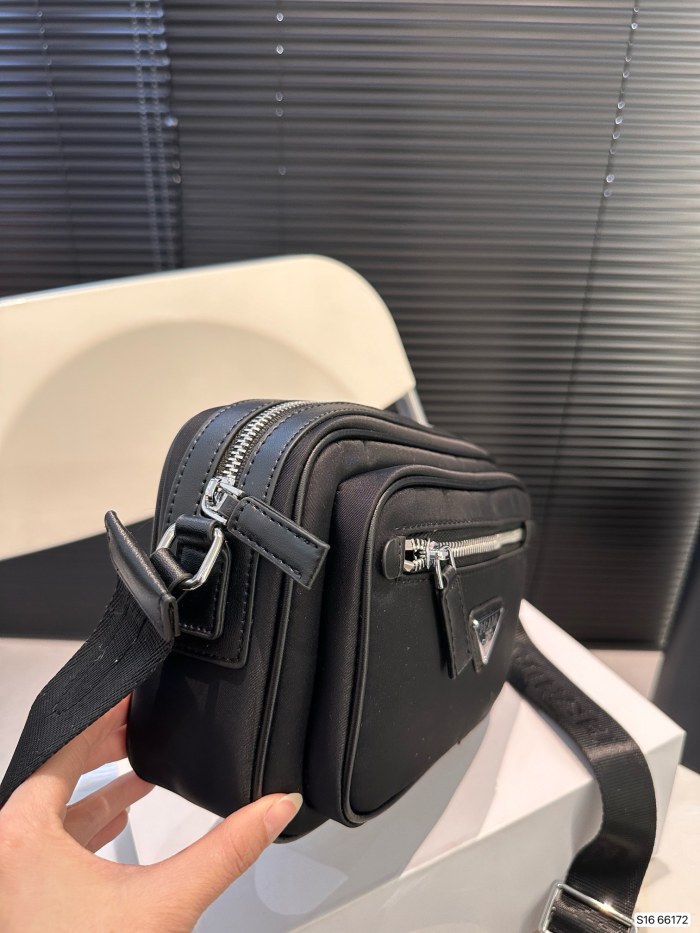 追跡付 プラダ スーパーコピー PRADA ナイロンカメラバッグ