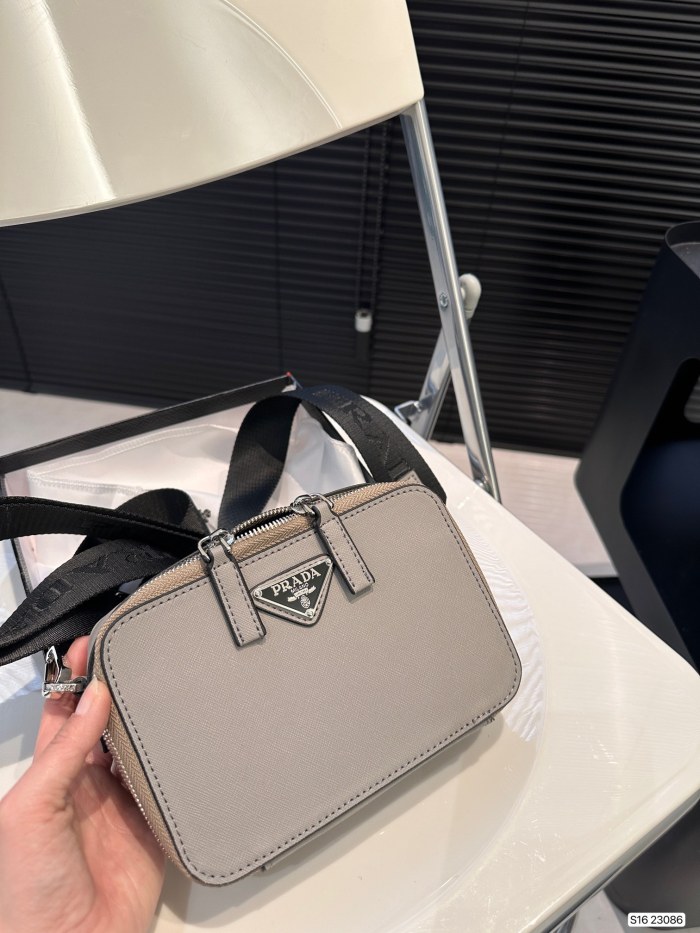 【限定】プラダ コピーおすすめ PRADA カメラバッグ
