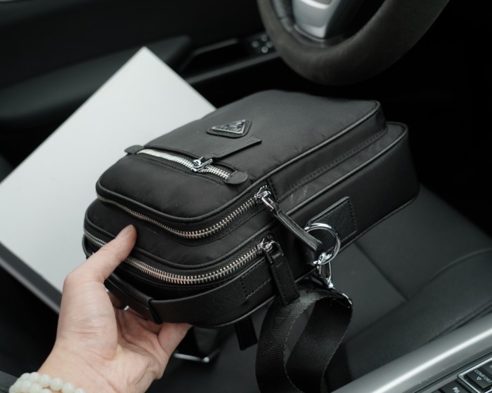 新作 プラダ コピー PRADA 片肩クロスバッグ
