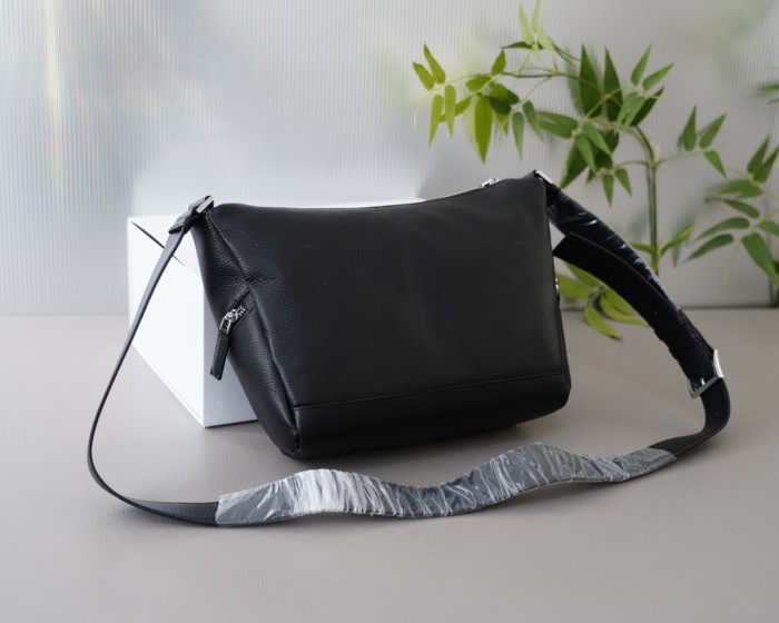 入手困難 プラダ コピーおすすめ PRADA 斜め掛けショルダーバッグ