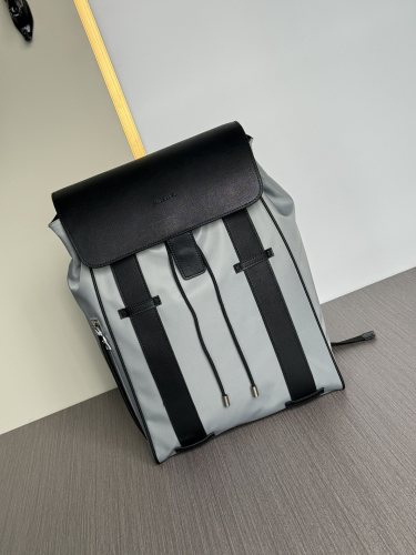 【限定】 プラダ n級品 PRADA デザインのナイロン布と輸入子牛革リュック