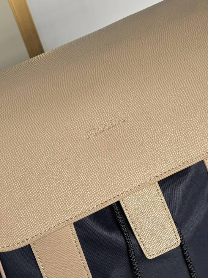稀少 プラダ スーパーコピー PRADA デザインのナイロン布と輸入子牛革リュック