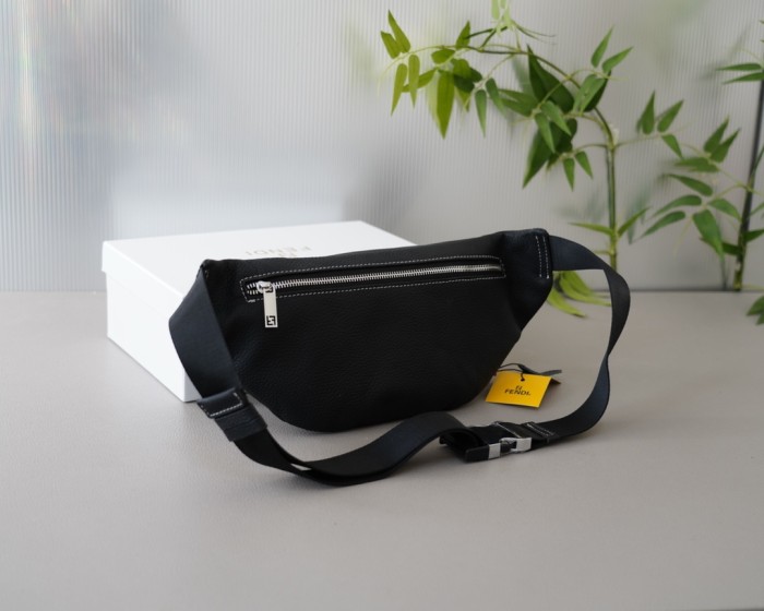 日本未入荷 フェンディ n級品 ウエストバッグ