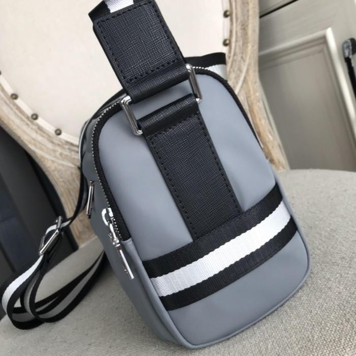 大人気 プラダ n級品 PRADA 最新デザインのプラダパラシュート防水布と輸入オリジナル革カジュアルクロスバッグ