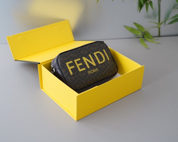 【話題商品！】フェンディ 激安偽物 斜め掛けショルダーバッグ