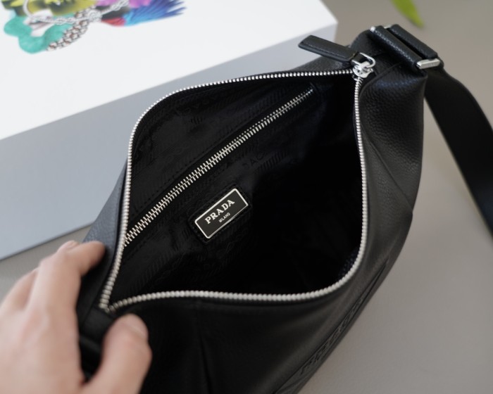 入手困難 プラダ コピーおすすめ PRADA 斜め掛けショルダーバッグ